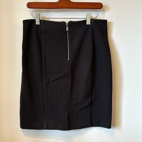 EUC Laundry by Shelli Segal Black Pencil Skirt, stretchy material - Picture 3 of 5